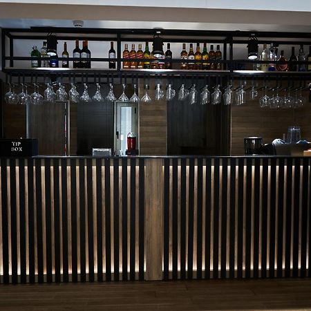פמגוסטה Crown Salamis Hotel מראה חיצוני תמונה