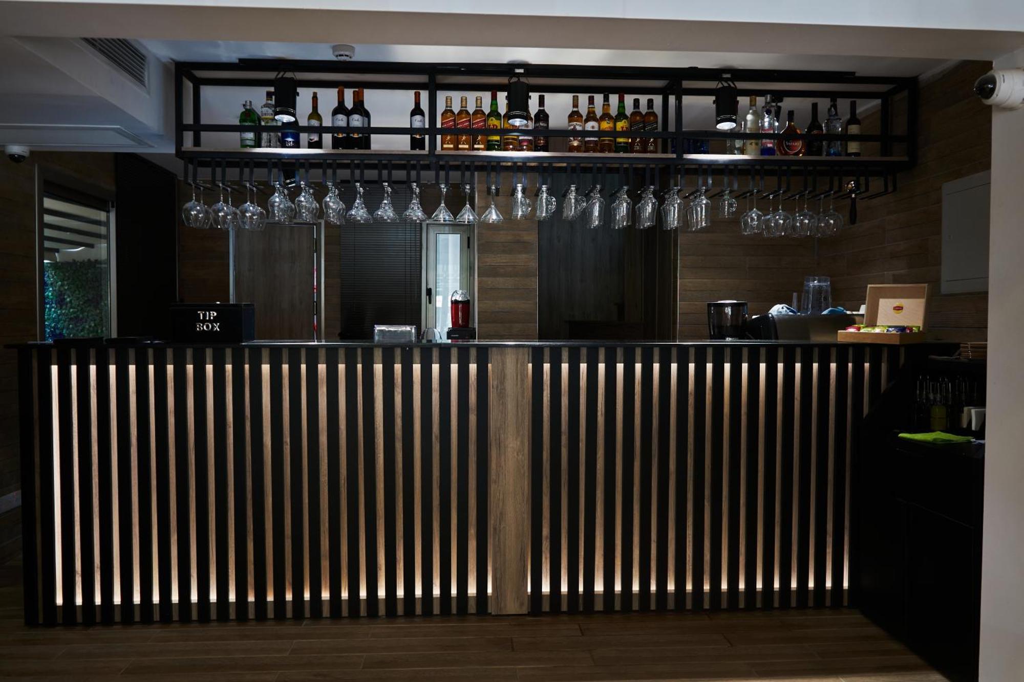 פמגוסטה Crown Salamis Hotel מראה חיצוני תמונה
